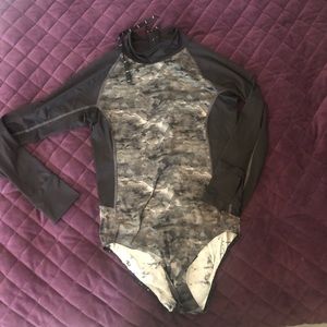 Oakley Women's Long sleeve swimwear